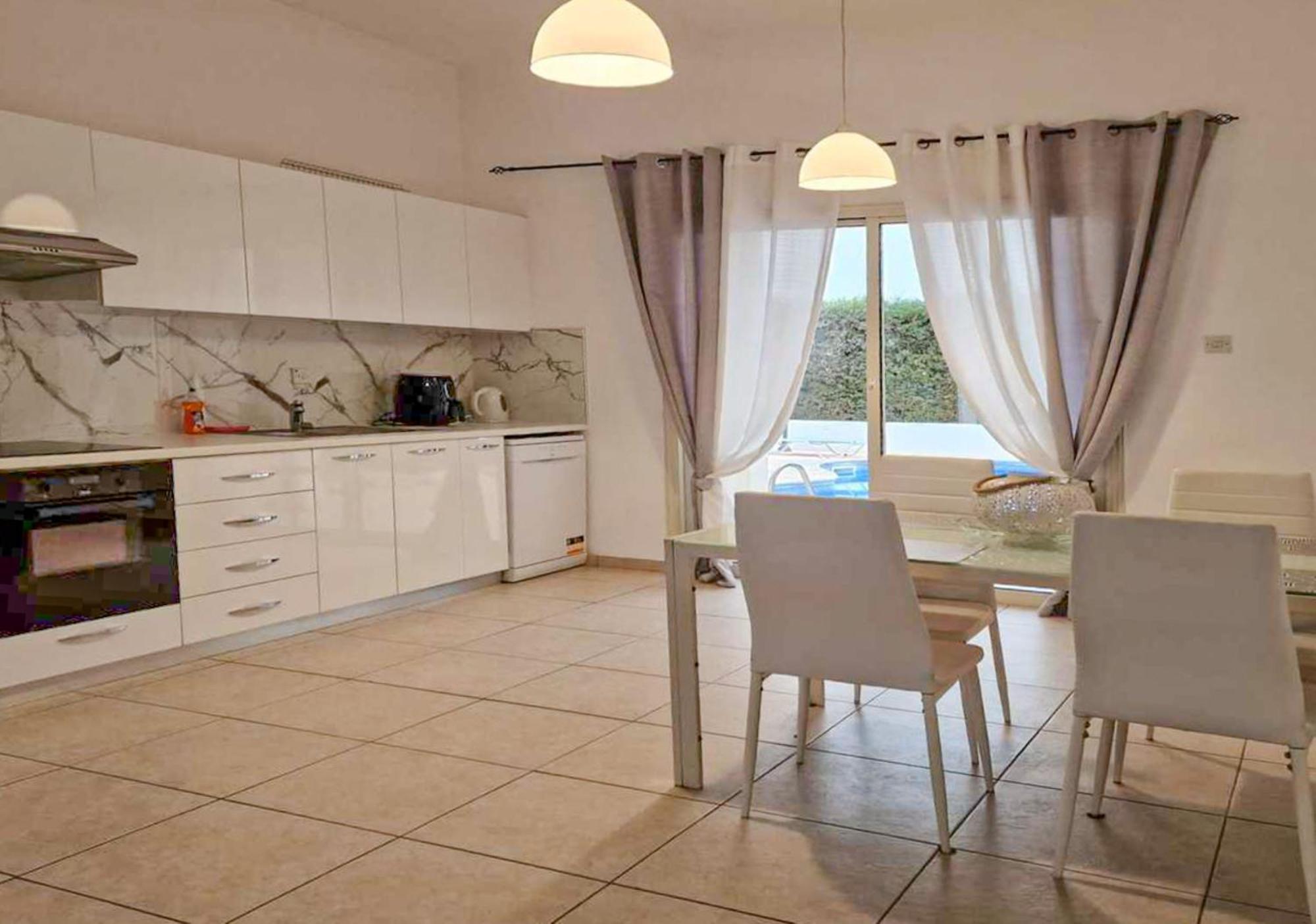 Sunshine Apartment Paphos