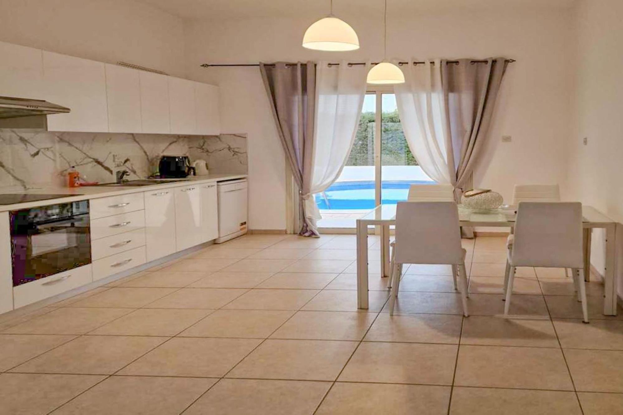Sunshine Apartment *